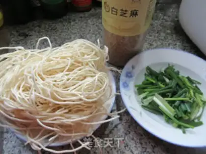 Make Onion noodles step 0