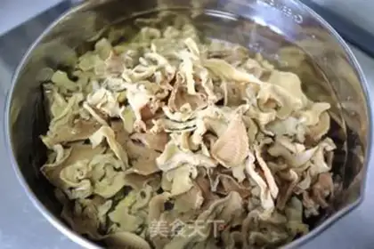 Make The fragrance of nutritious pork drys the whole wheat bun step 2