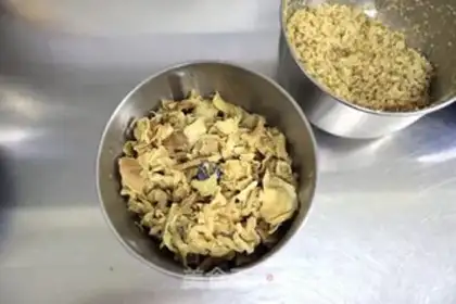 Make The fragrance of nutritious pork drys the whole wheat bun step 3