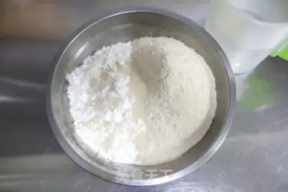 Make The fragrance of nutritious pork drys the whole wheat bun step 5