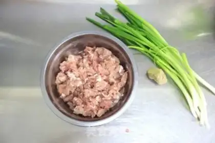 Make The fragrance of nutritious pork drys the whole wheat bun step 7