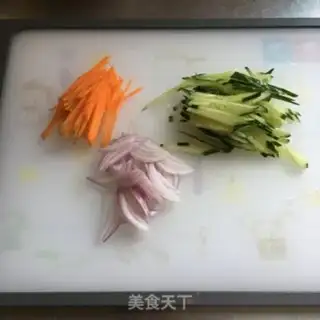 Make The cucumbers mixed the leaves step 1