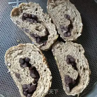 Make Red bean rolls with skates step 3