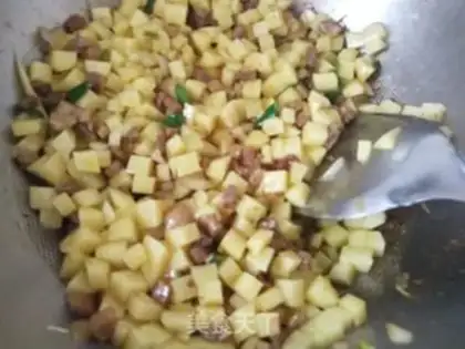 Make Rice-faced raisins step 5