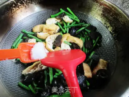 Make Blackwood oil and tofu step 4