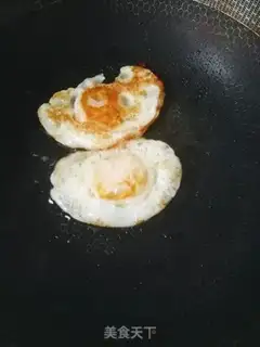Make Fried egg radish soup step 1