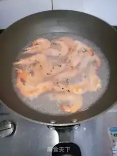 Make Lemon pepper shrimp step 1
