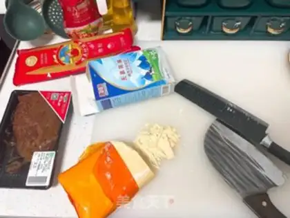 Make Black pepper steak pasta step 2