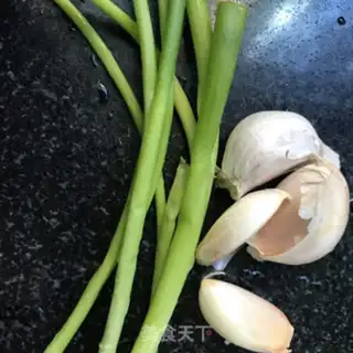 Make Garlic spinach noodles step 2