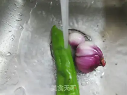 Make Pirin onions step 1
