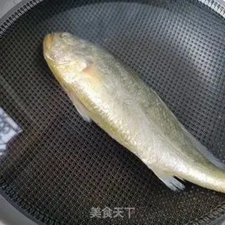 Make Sour radish and yellowfish step 0