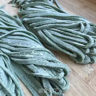 Make Garlic spinach noodles step 5