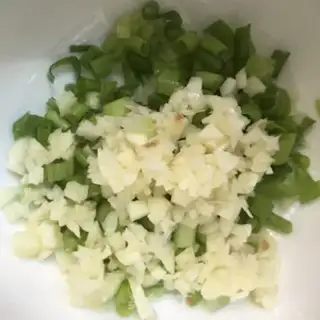 Make Garlic spinach noodles step 6