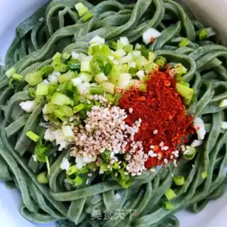 Make Garlic spinach noodles step 8