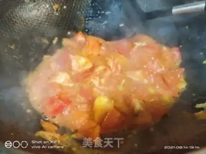Make Homemade tomato fried eggs step 3