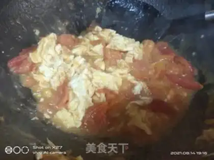 Make Homemade tomato fried eggs step 4