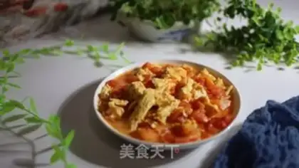 Make Homemade tomato fried eggs step 5