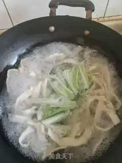 Make Pyramid fatty noodles step 2