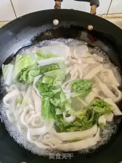 Make Pyramid fatty noodles step 3