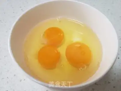 Make Chili fried eggs step 3
