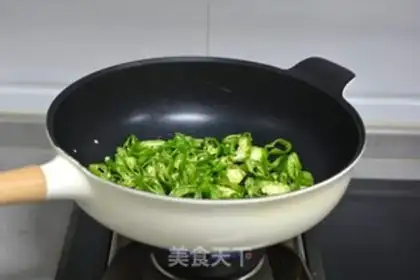 Make Eggs and peppers step 4