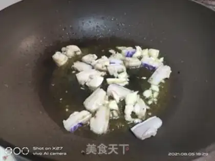 Make Soybeans fried meat step 1