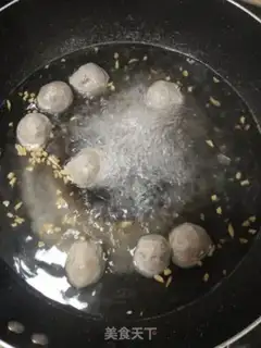 Make Spicy beefball soup step 1