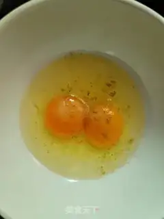 Make Autumn fried eggs step 1