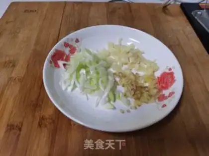 Make Tomato eggs, cat ears step 0