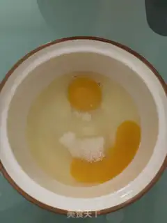 Make Double-skinned eggs step 1