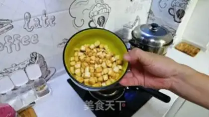 Make Tomato eggs, cat ears step 7