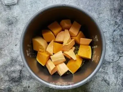 Make Potato pumpkin green bean congee step 3