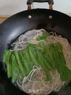 Make Red soy beef noodles step 2