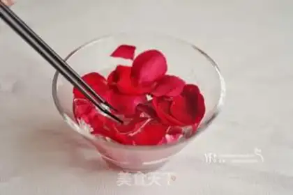 Make Romantic rose cocktail organic vinegar step 0