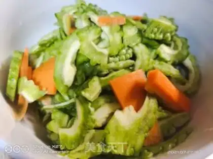 Make Five flowers and a bitter melon step 1