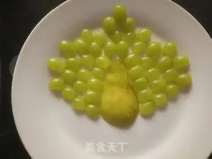 Make Peacocks on the plate step 4