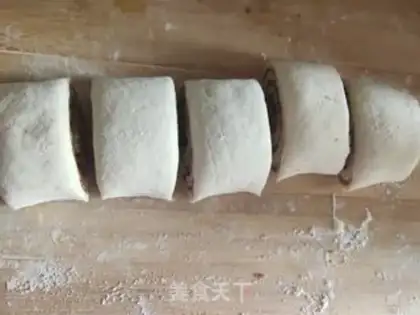 Make Red sugar walnut rolls step 14