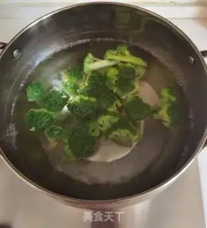 Make Shrimp fried broccoli step 2