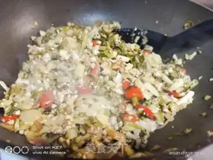 Make The eggs and the chicken legs step 7