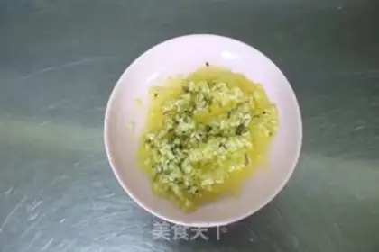 Make Roasted garlic egg toast step 1