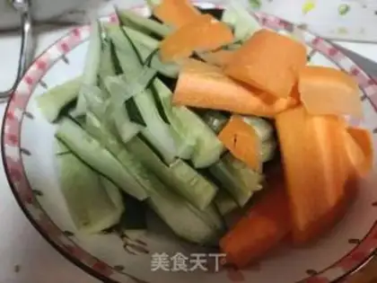 Make Five flowers, cucumber step 1