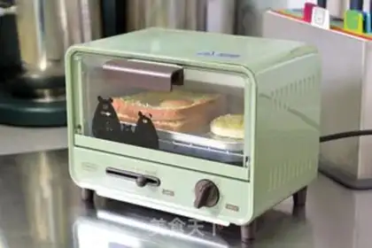 Make Roasted garlic egg toast step 5