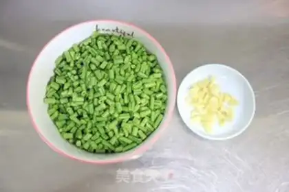 Make The meat and the beans and the noodles step 5