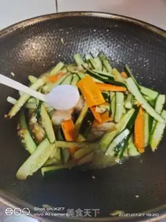 Make Five flowers, cucumber step 4