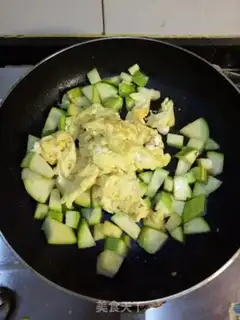 Make Scrambled eggs step 3
