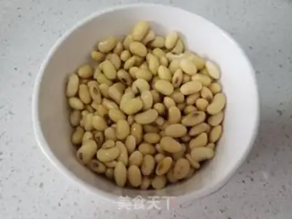 Make Soybean pigbone soup step 5