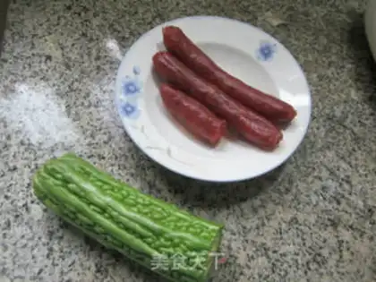 Make Sausage fried bitter melon step 0