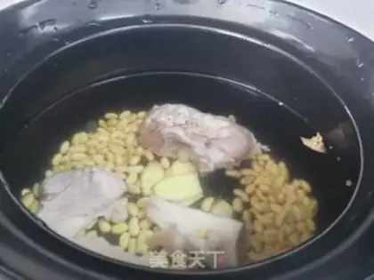 Make Soybean pigbone soup step 6