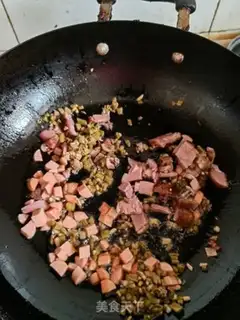 Make Scrambling ham and tofu rice step 1