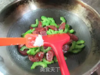 Make Sausage fried bitter melon step 6